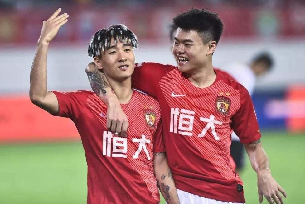 叶辰点点头：好，既然这样，就麻烦伊藤先生帮我约他过来吧，今晚就把合同签了。